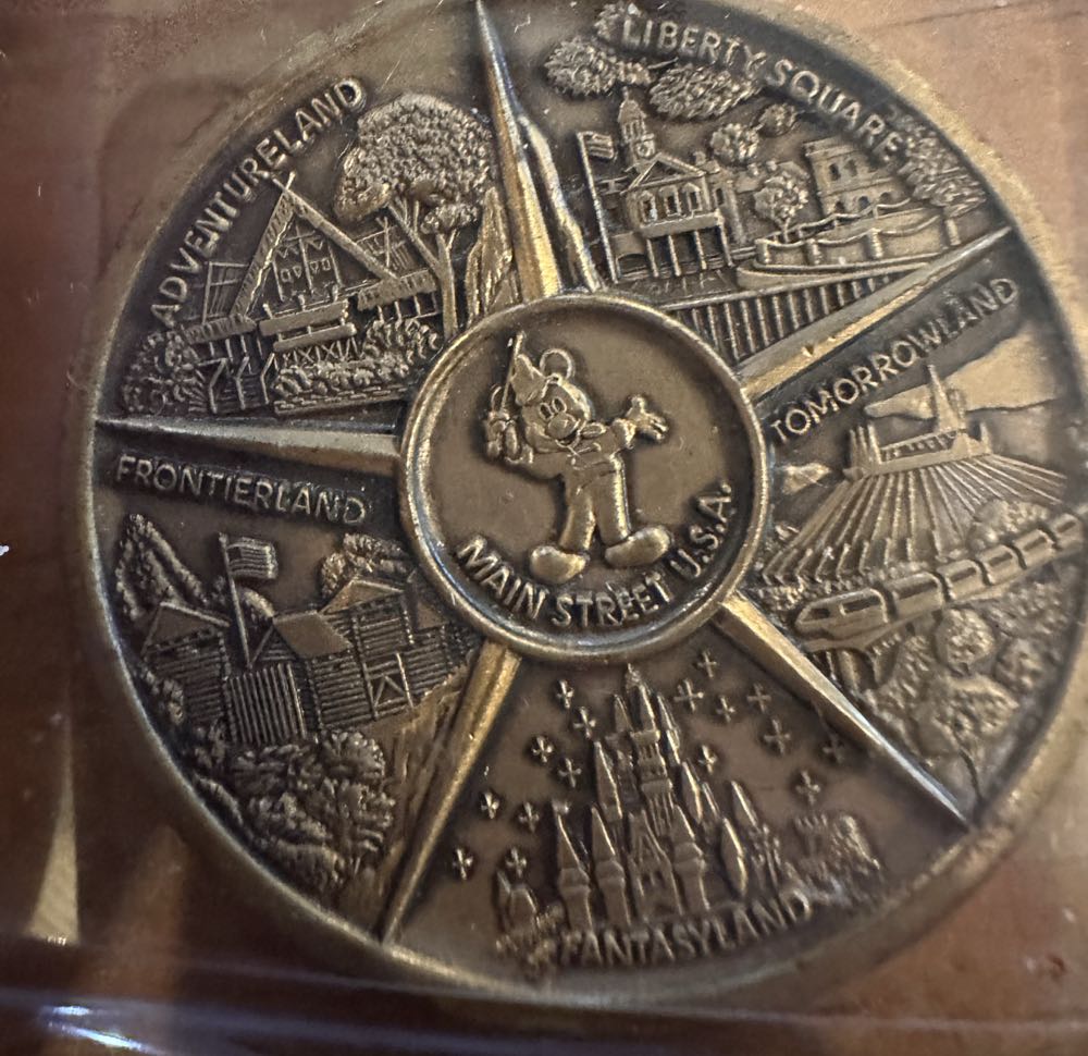 Walt Disney World Bronze  coin collectible - Main Image 2