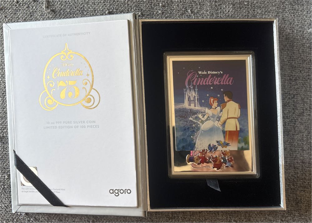 Disney - Cinderella 75 Movie Poster  coin collectible [Barcode 726436519038] - Main Image 3