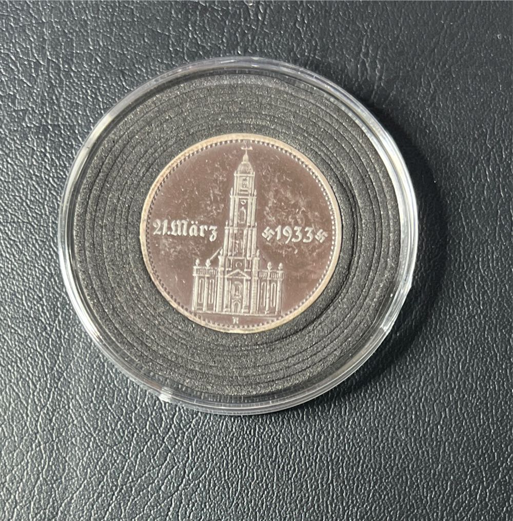 Pokémon Coin: Yveltal Red Holo