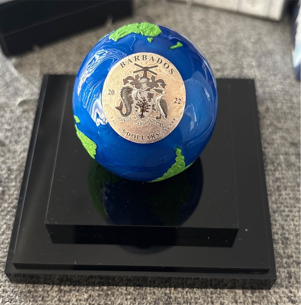 Planet Earth  coin collectible - Main Image 3