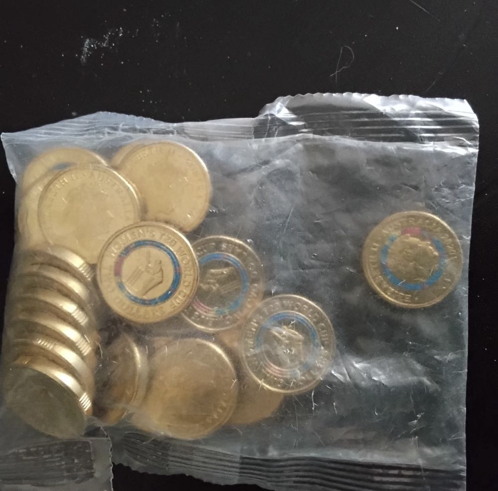 2020 $2 ICC Cricket - BULLSEYE ERROR  coin collectible - Main Image 4