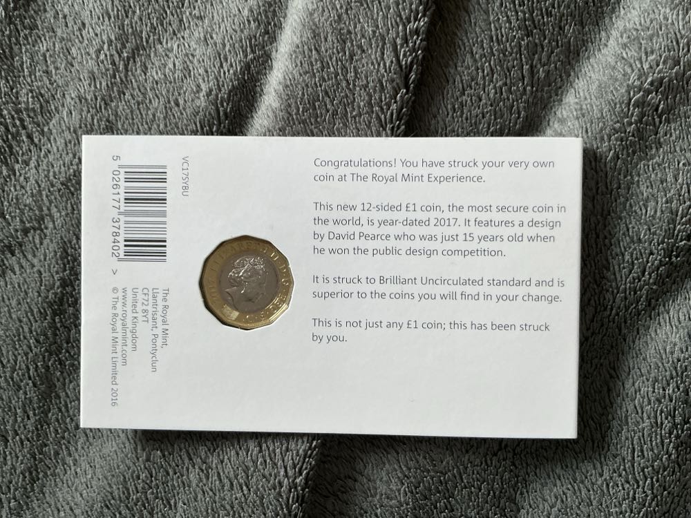 New One Pound Strike Your Own Coin  coin collectible [Barcode 5026177378402] - Main Image 2