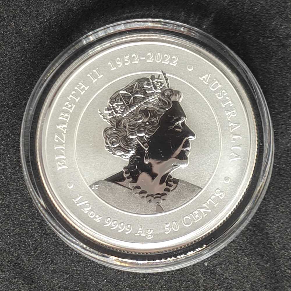 Lunar Series III 2024 Year of the Dragon 1/2oz  coin collectible - Main Image 2