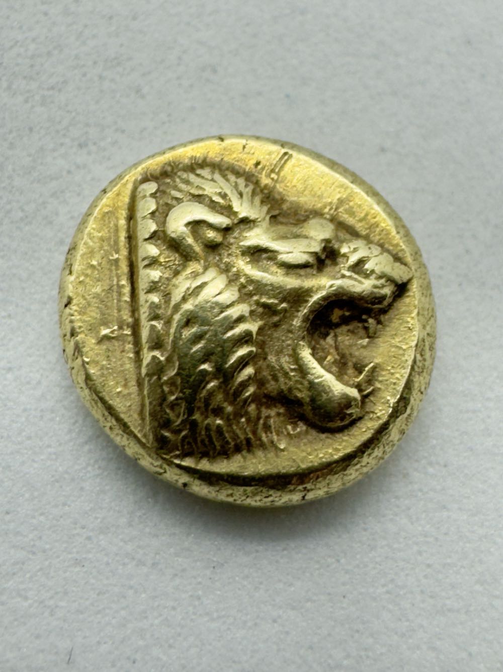 MYTILENE. El-Hekte (1/6 Stater), 521/478 v. Chr.; 2,6 g. Löwenkopf r.//Incuser Kalbskopf l. Bodenstedt 12; Hoover 937. Winz. Kratzer auf dem Avers, fast vorzüglich Exemplar der Auktion Lanz 164, München 2017, Nr. 60.  coin collectible - Main Image 2