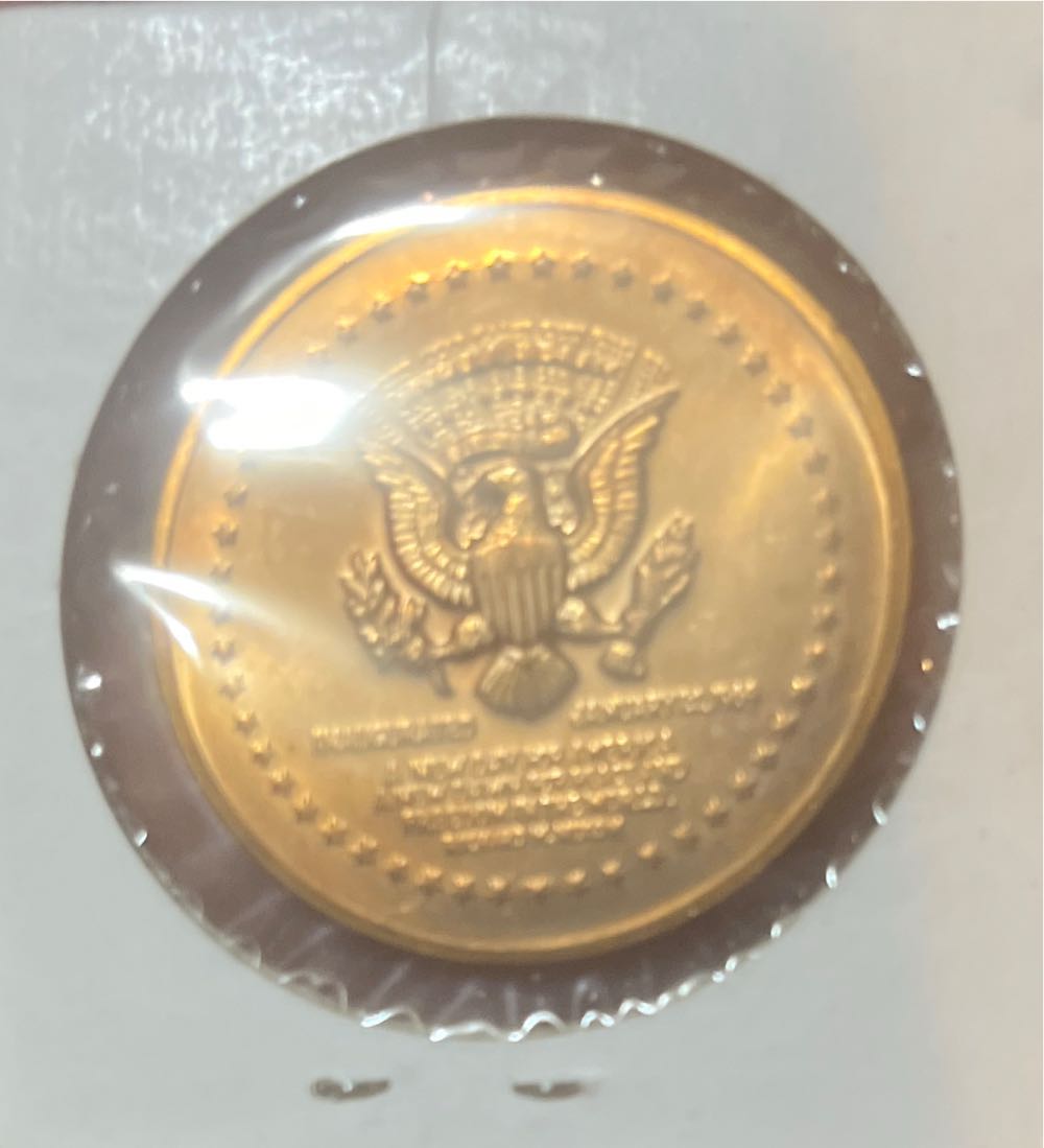 Richard M. Nixon Presidental Inauguration Medal  coin collectible - Main Image 2