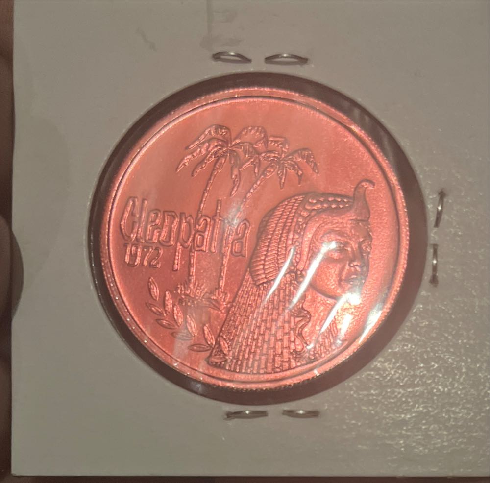1980 Mardi Gras Cleopatra Vanity Fragrences Token  coin collectible - Main Image 2