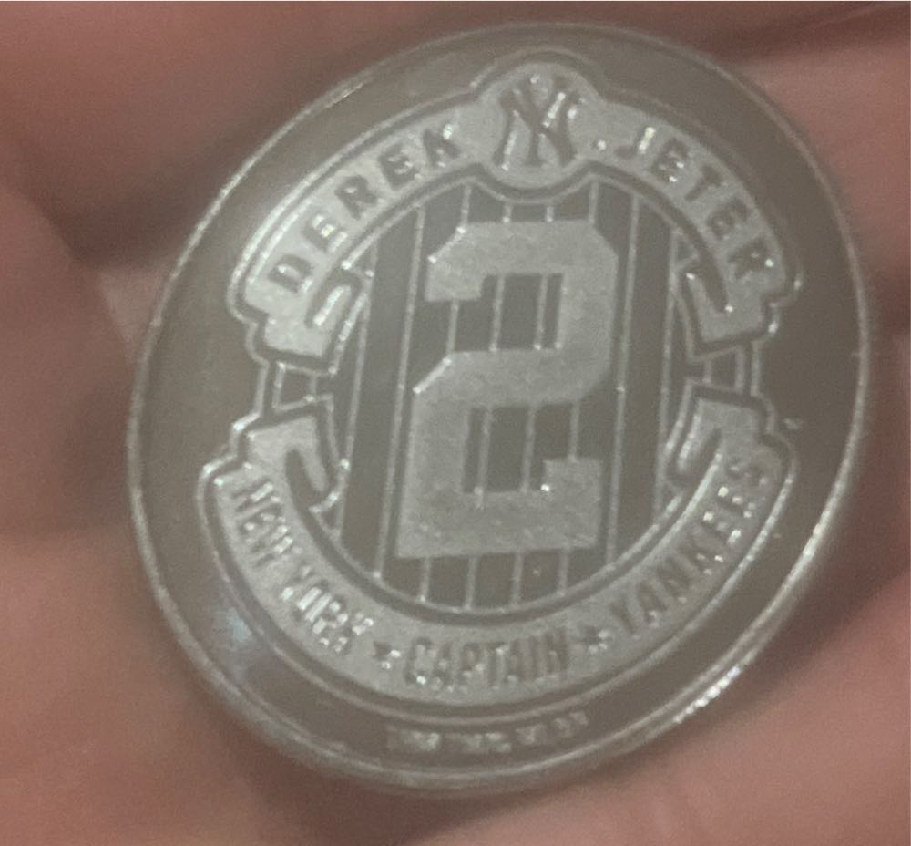 Eagle / bird of prey .9999 fine gold coin (1/10 oz, 100 dollars)