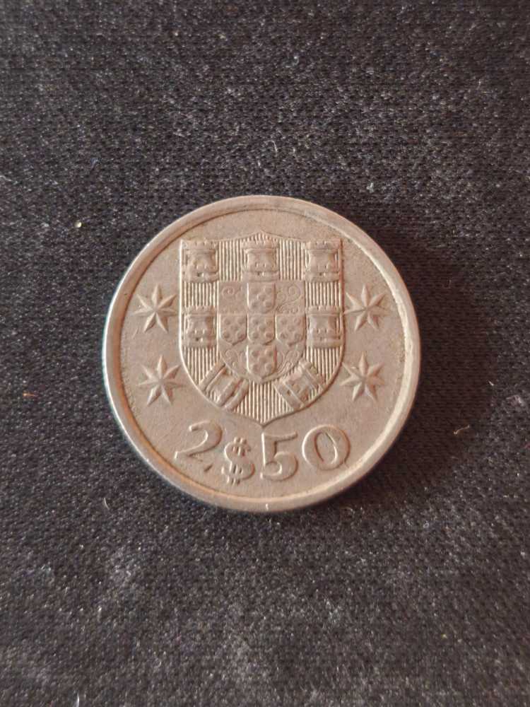 2,50 Escudos  coin collectible - Main Image 2