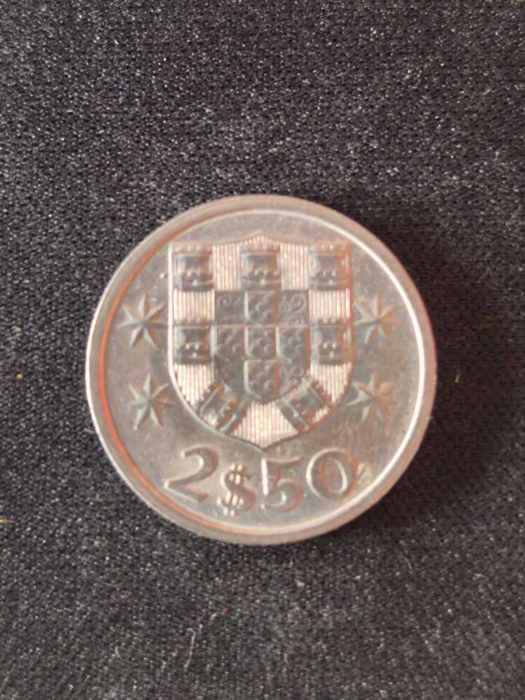 2,50 Escudos  coin collectible - Main Image 2