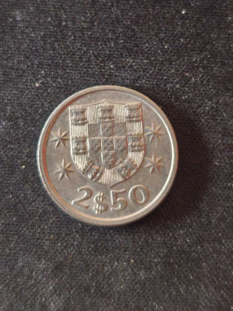 2,5 Escudos  coin collectible - Main Image 2