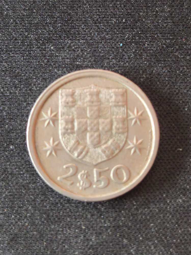 2,5 Escudos  coin collectible - Main Image 2