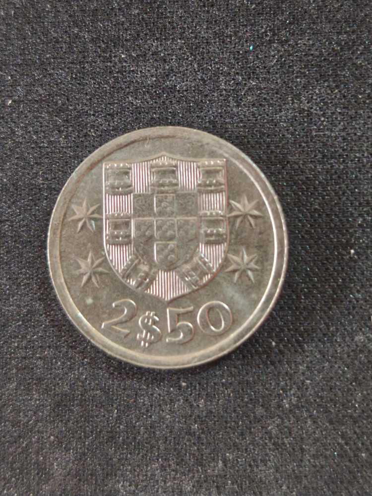 2,50 Escudos  coin collectible - Main Image 2