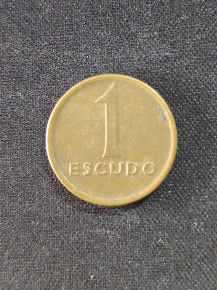 1,00 Escudo  coin collectible - Main Image 2
