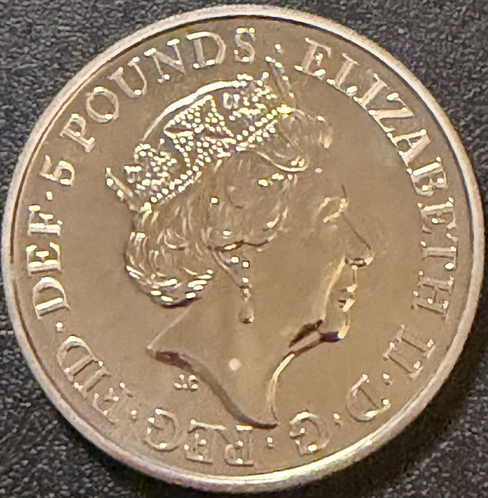 2018 St George And Dragon £5  coin collectible - Main Image 2