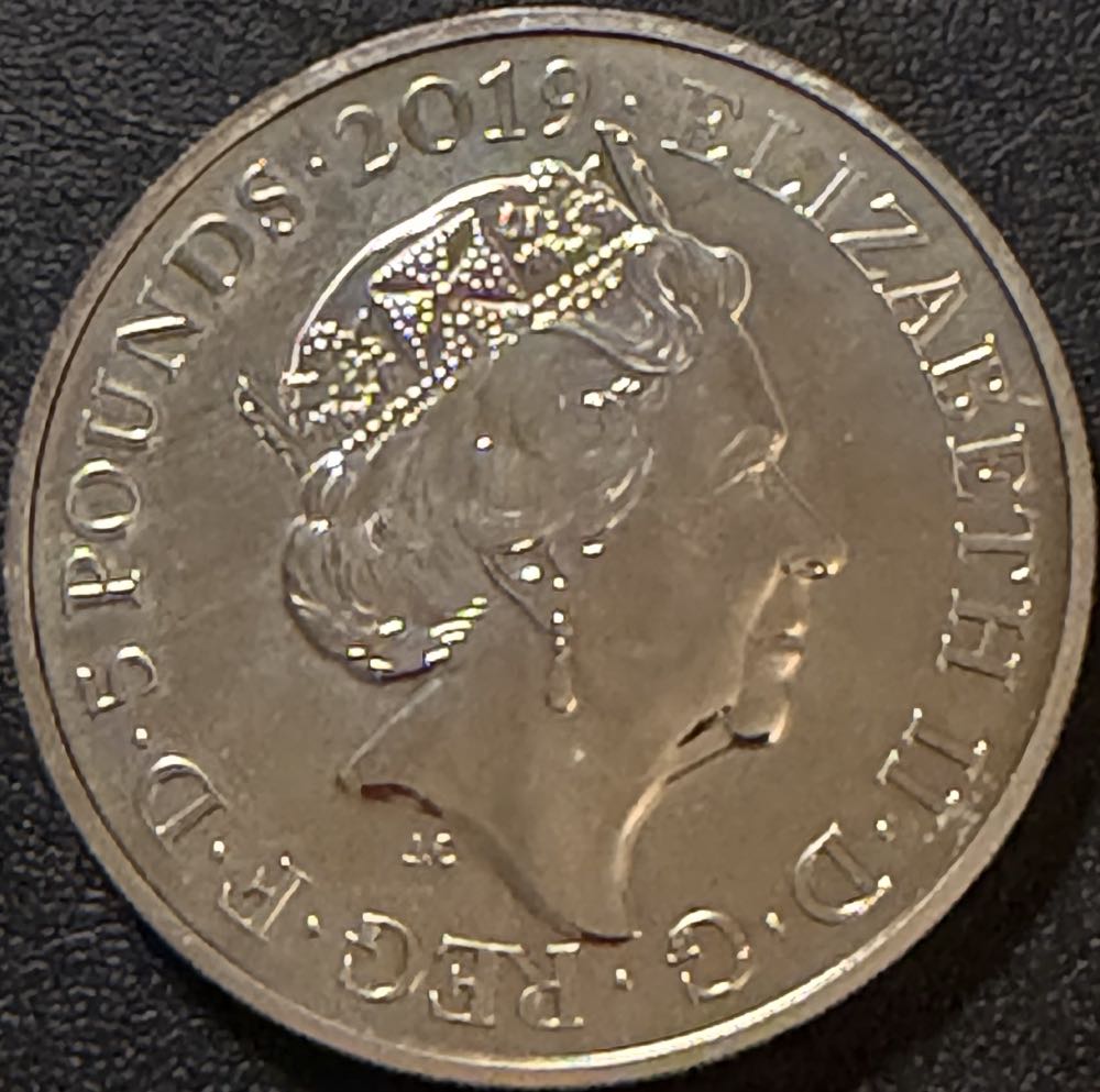 2019 Tower Of London Beefeater £5  coin collectible - Main Image 2