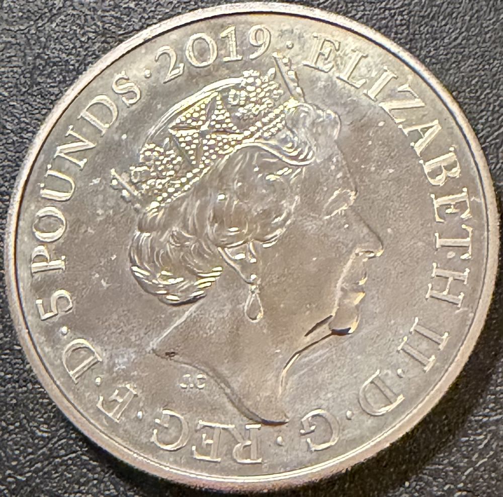 2019 Tower Of London Royal Crown £5  coin collectible - Main Image 2