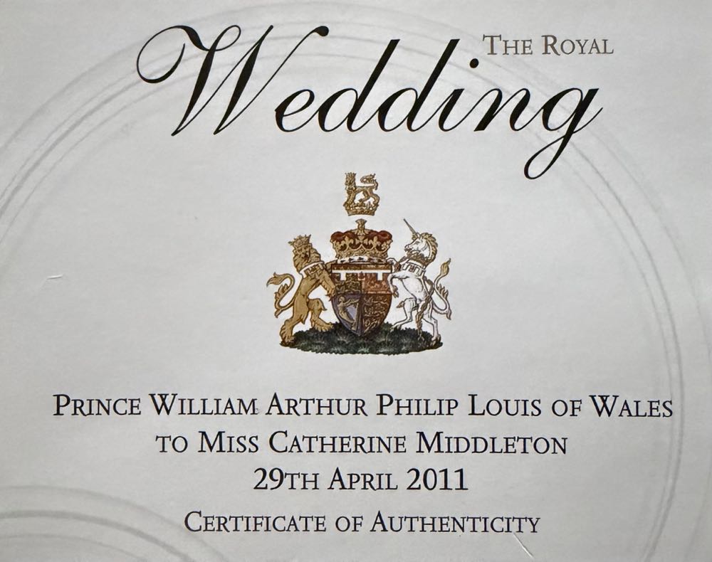 2011 William And Catherine Wedding £5  coin collectible - Main Image 3