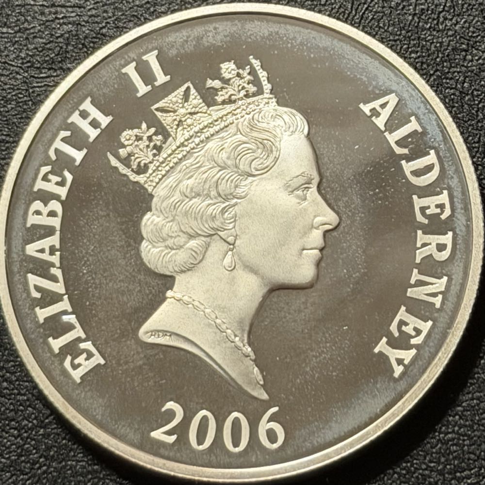2006 Queen Elizabeth I £5  coin collectible - Main Image 2