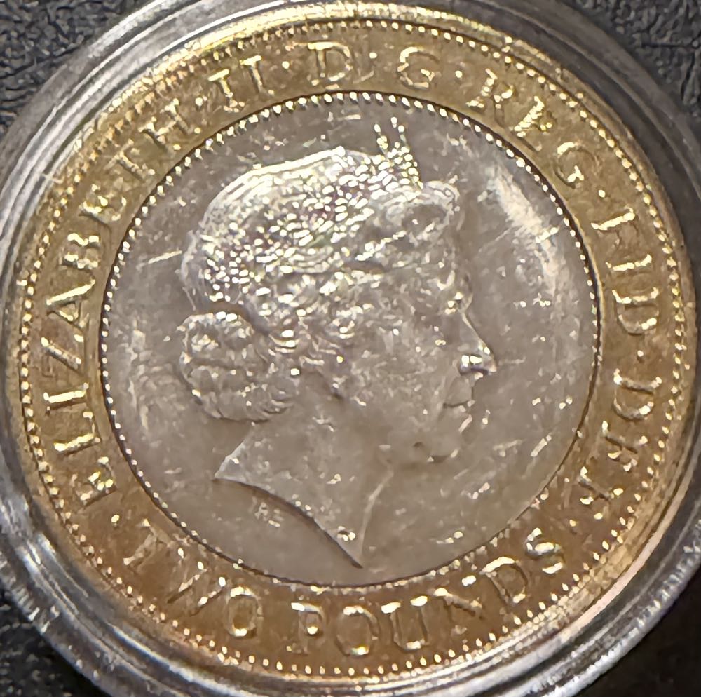 2011 King James Bible £2  coin collectible - Main Image 2