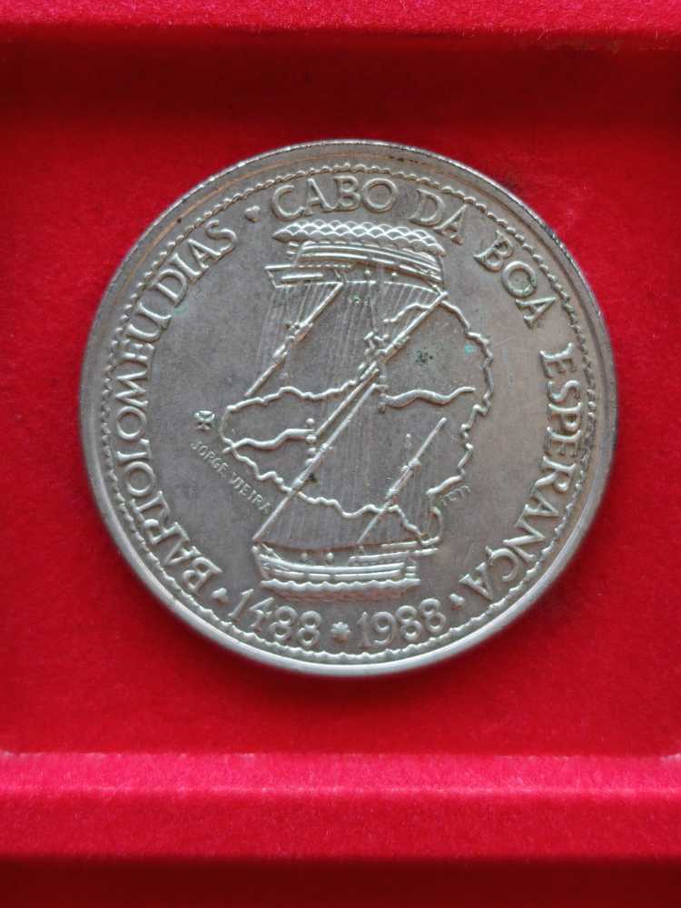 100 Escudos  coin collectible - Main Image 2