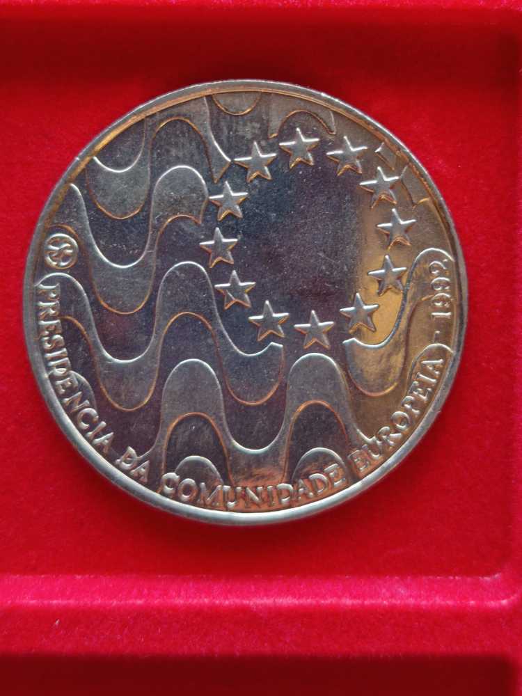 200 Escudos  coin collectible - Main Image 2