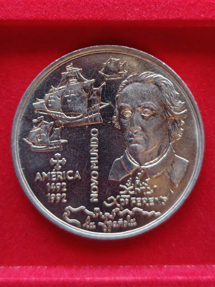 200 Escudos  coin collectible - Main Image 2