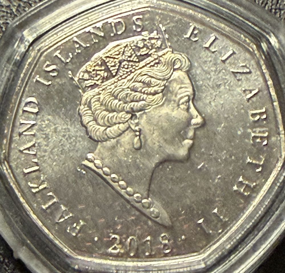 2018 Macaroni Penguin 50p  coin collectible - Main Image 2