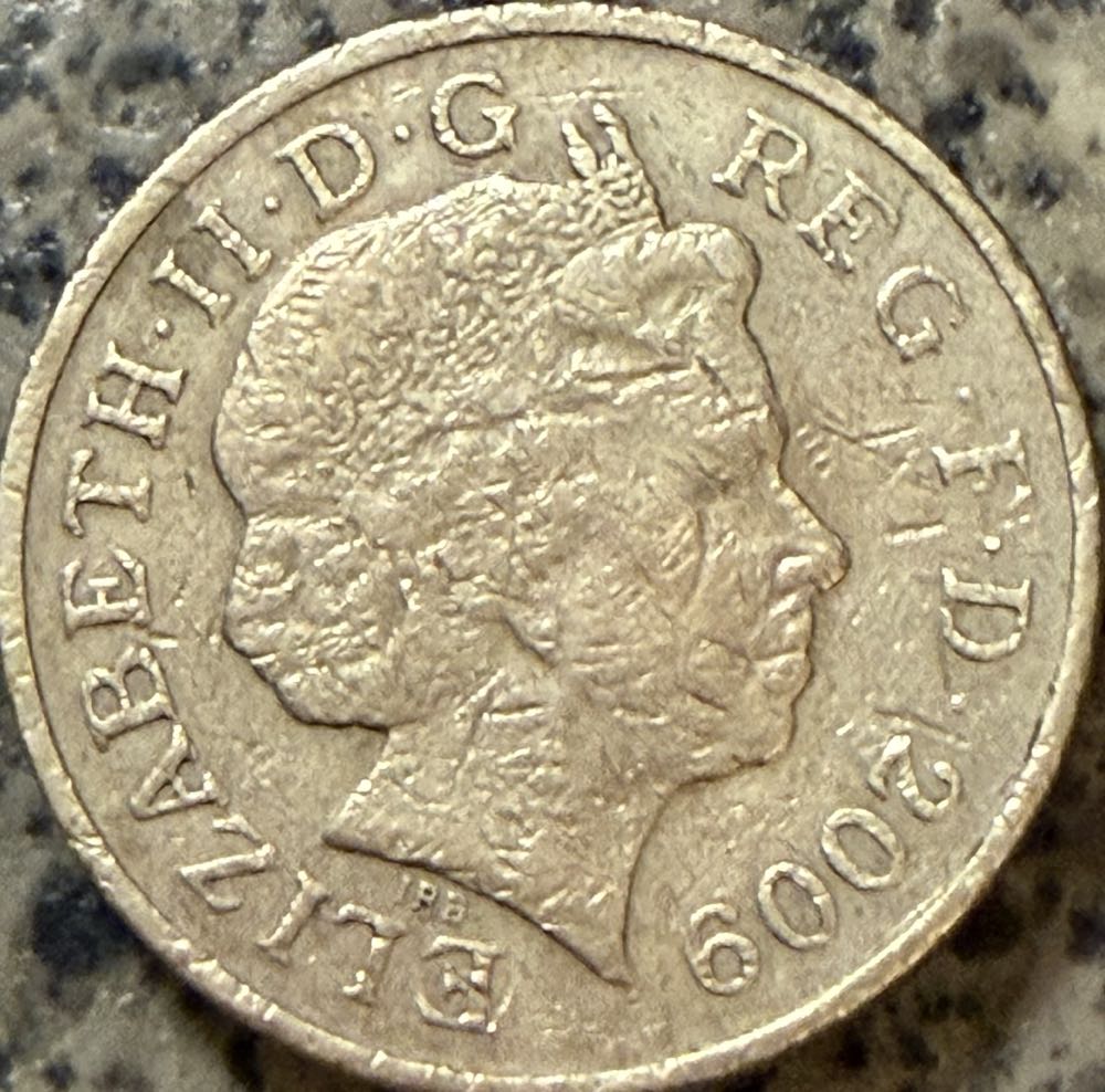 2009 Royal Shield Of Arms £1  coin collectible - Main Image 2