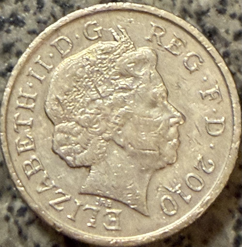 2010 Royal Shield Of Arms £1  coin collectible - Main Image 2