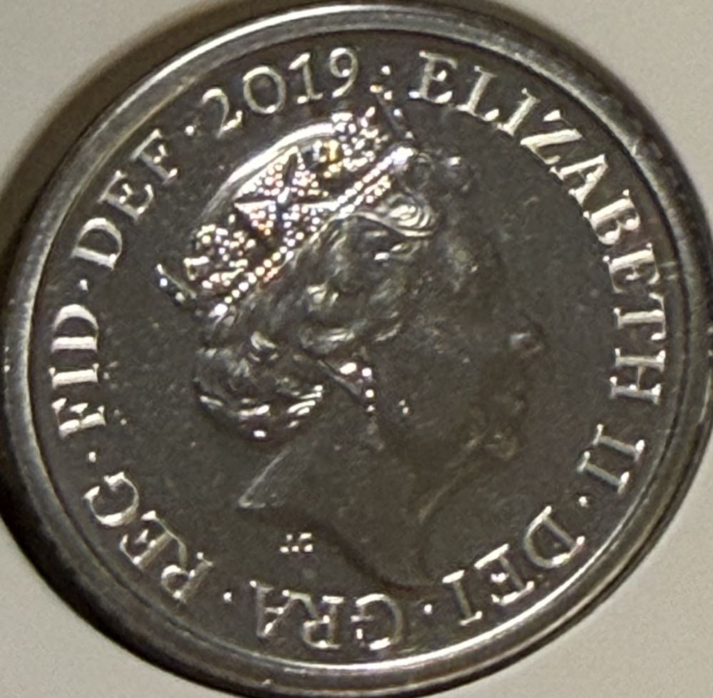 2019 Shield 5p  coin collectible - Main Image 2