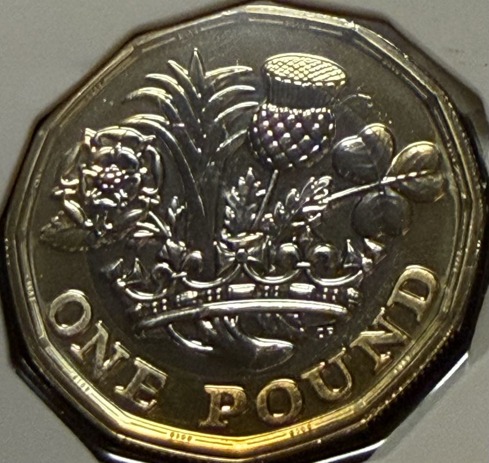 2013 Royal Shield Of Arms £1