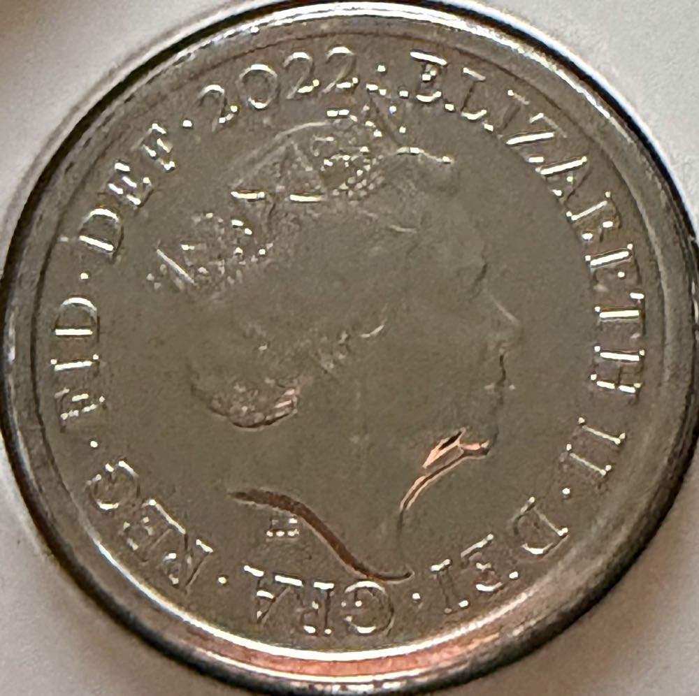 2022 Shield 5p (2)  coin collectible - Main Image 2