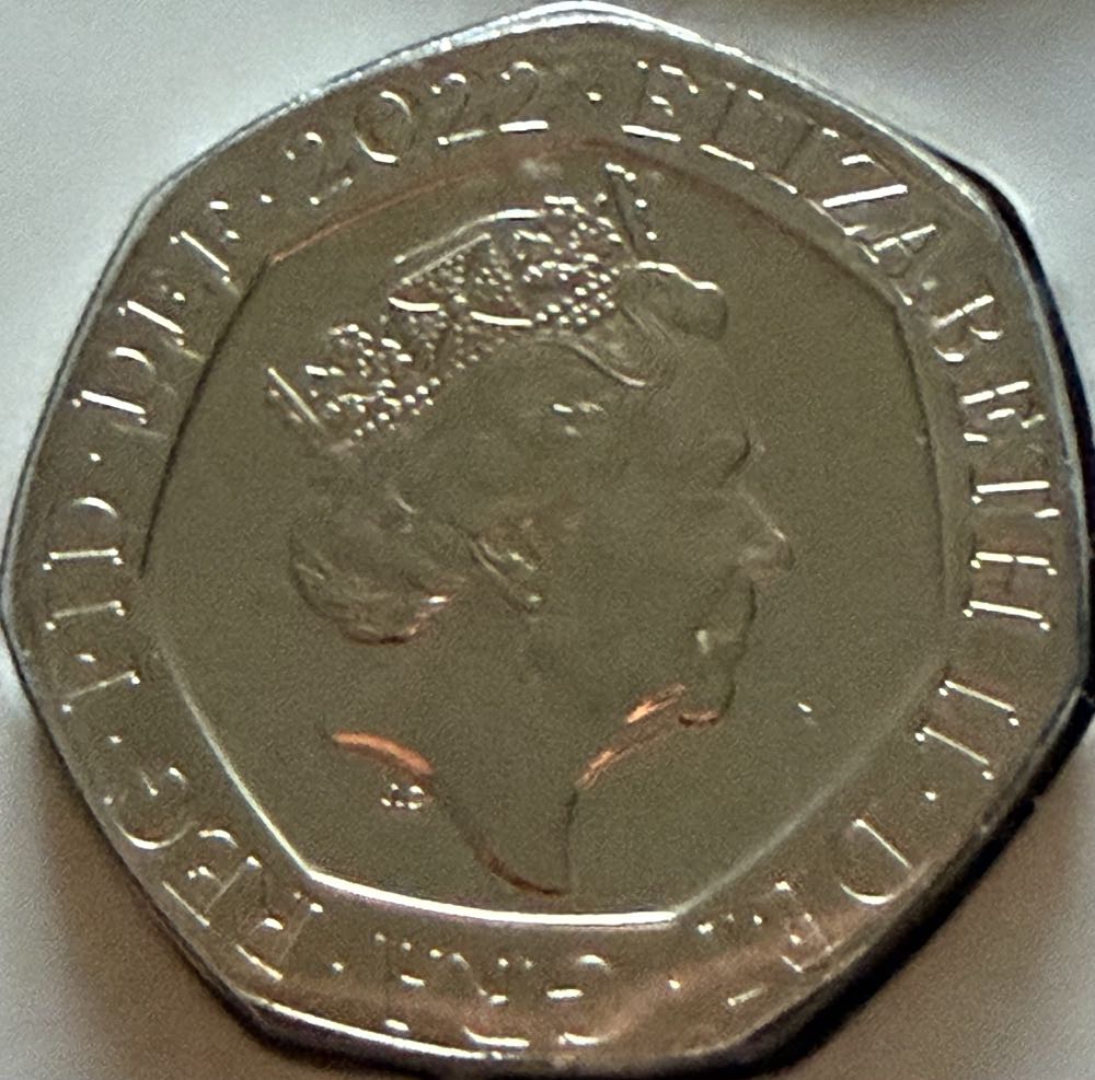 2022 Shield 20p (2)  coin collectible - Main Image 2