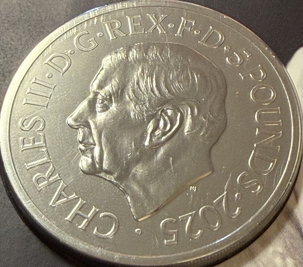 2025 The Queen Mother £5  coin collectible - Main Image 2