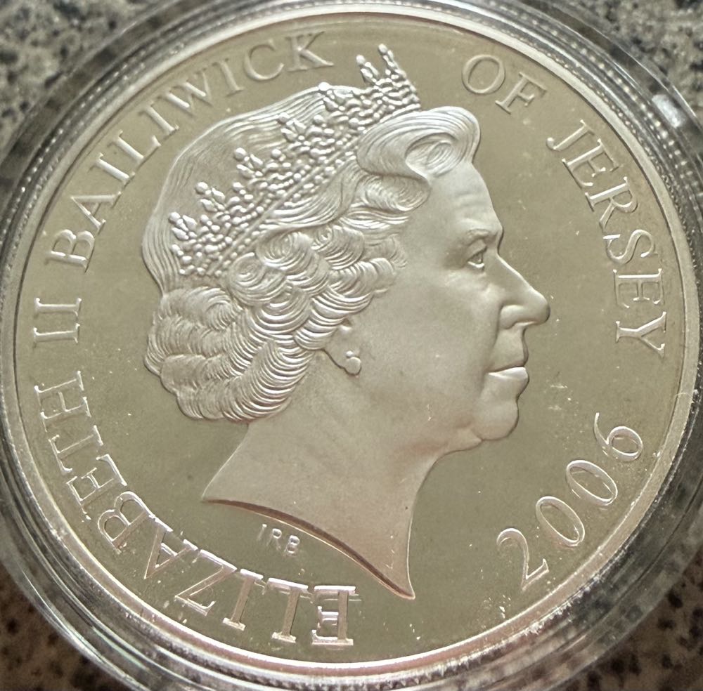 2006 Sir Winston Churchill £5  coin collectible - Main Image 2