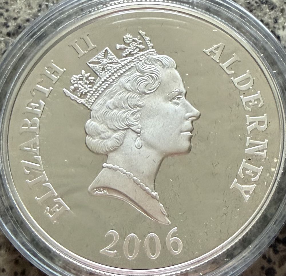 2006 Sir Isaac Newton £5  coin collectible - Main Image 2