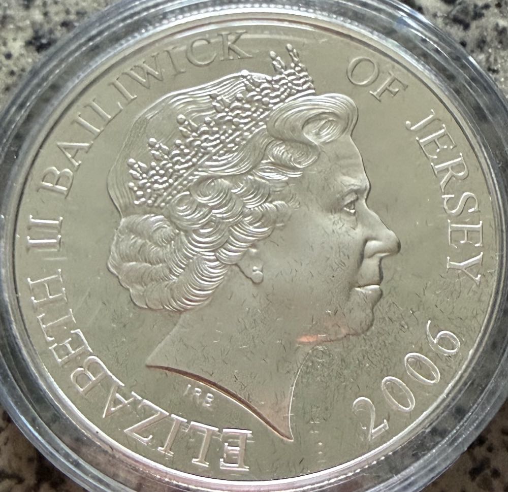 2006 Bobby Moore £5  coin collectible - Main Image 2