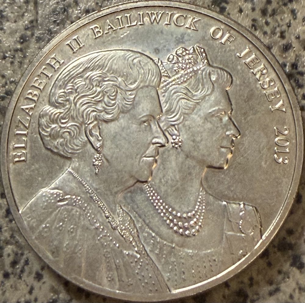2013 Elizabeth II Coronation £5  coin collectible - Main Image 2