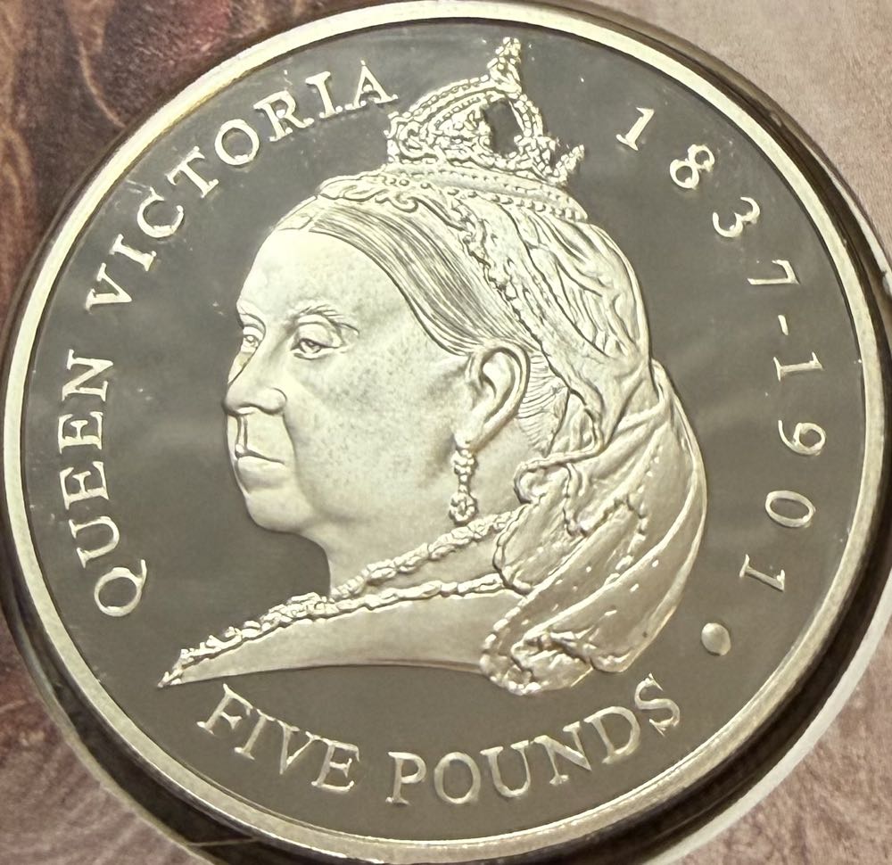 Eagle / bird of prey .9999 fine gold coin (1/10 oz, 100 dollars)