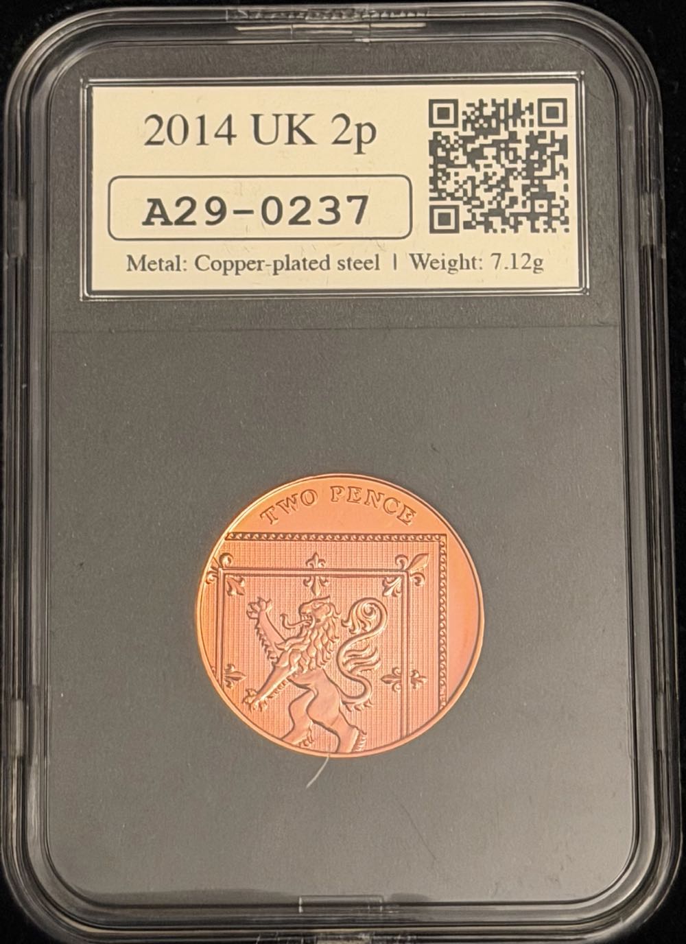 2014 Shield Datestamp 2p  coin collectible - Main Image 2