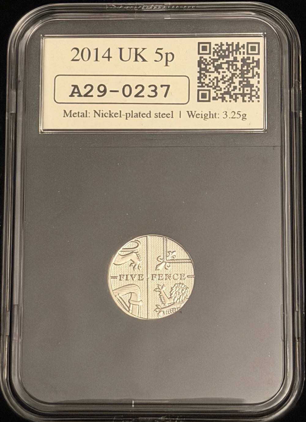 2014 Shield Datestamp 5p  coin collectible - Main Image 2