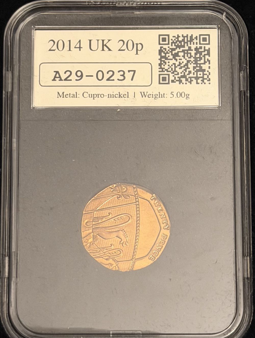 2014 Shield Datestamp 20p  coin collectible - Main Image 2