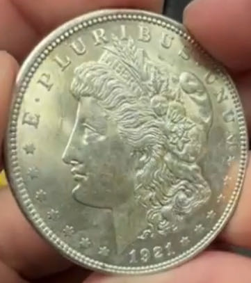 1983 Royal Coat Of Arms Datestamp £1 (2)