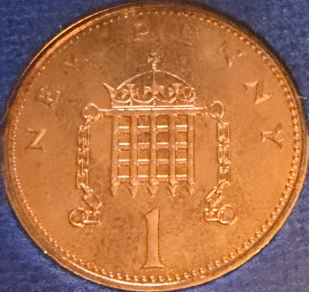 2022 Britannia £2 (2)