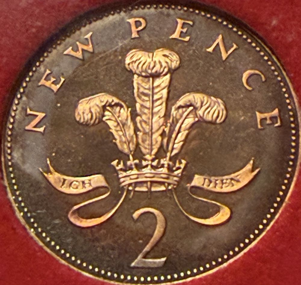 2001 Prince Of Wales Badge 2p