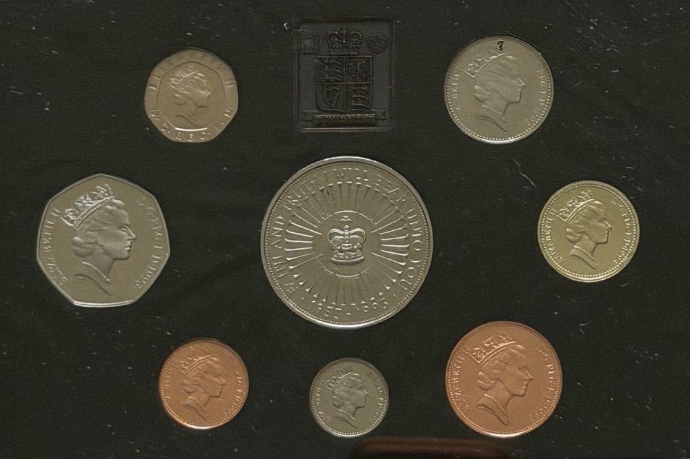 1993 Coronation 40th Anniversary £5 (2)  coin collectible - Main Image 4