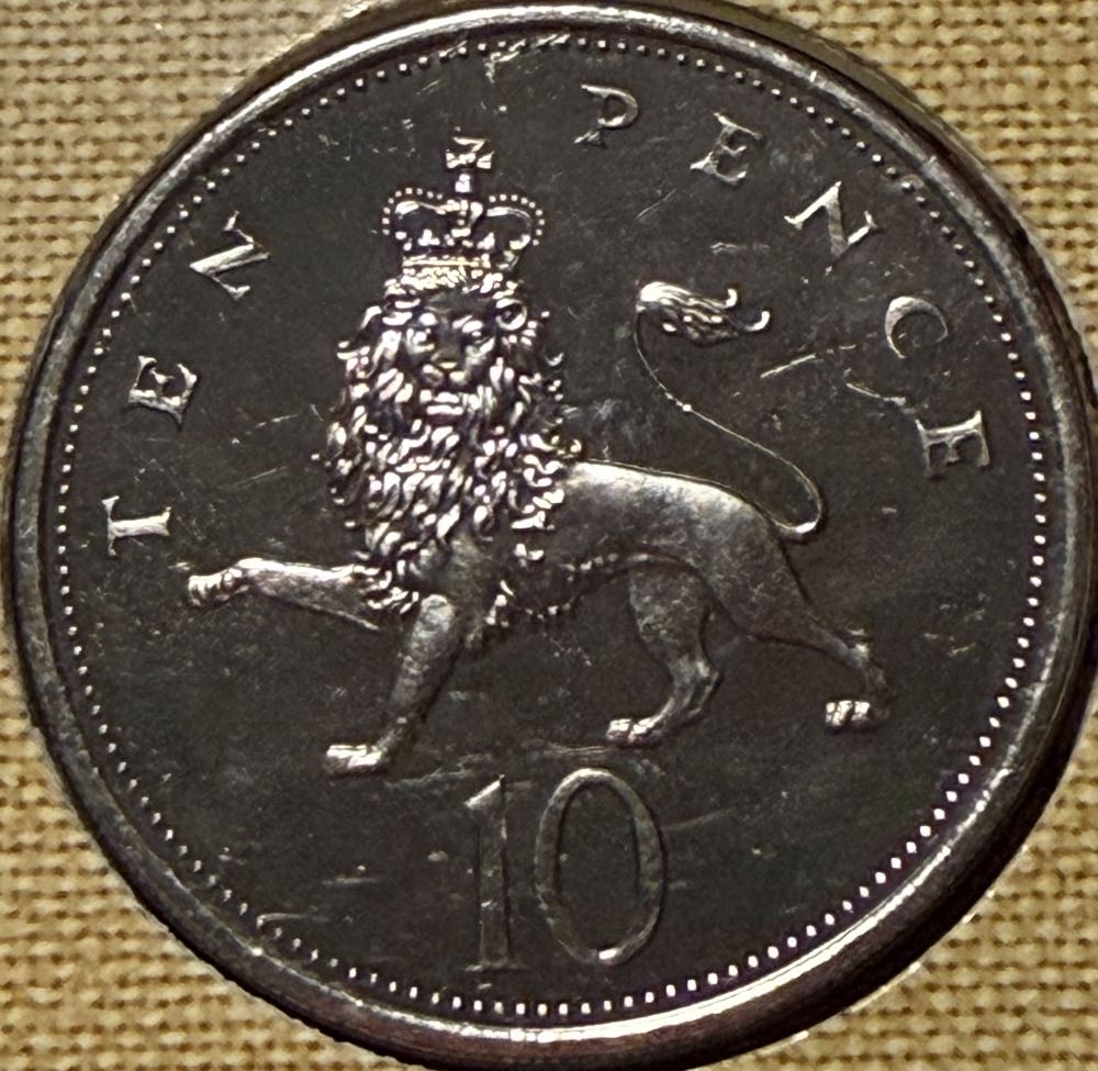 2004 English Lion 10p (2)