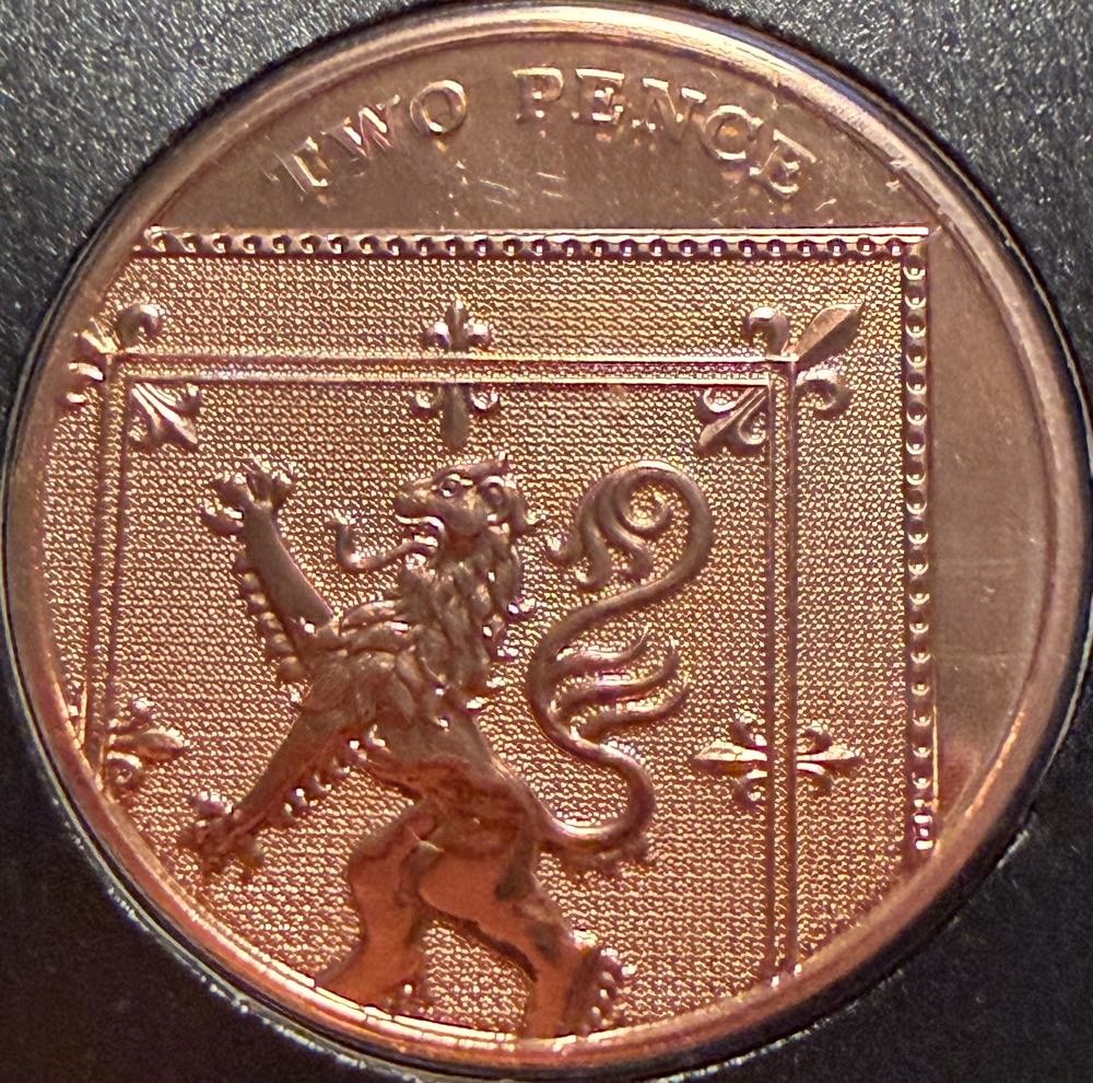 2022 Dame Vera Lynn £2