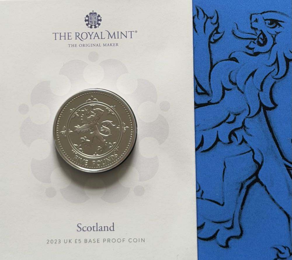 2023 The Lion Rampant £5  coin collectible - Main Image 3