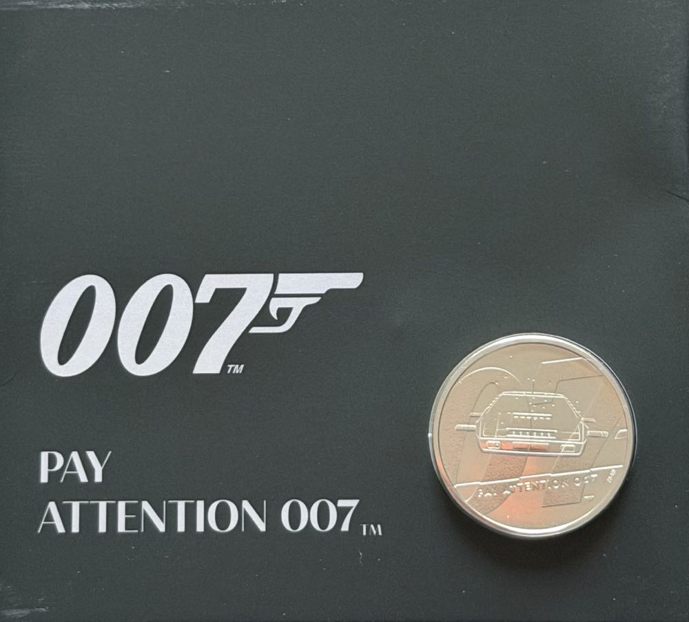 2020 Pay Attention 007 £5  coin collectible - Main Image 3